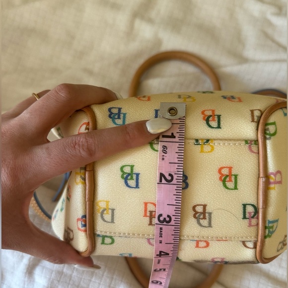 Discontinued Dooney And Bourke Circle It Bag - Picture 15 of 15